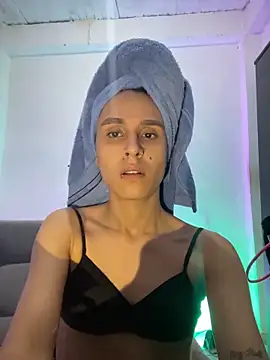 Isabella Hillss online show from December 3, 12:01 am