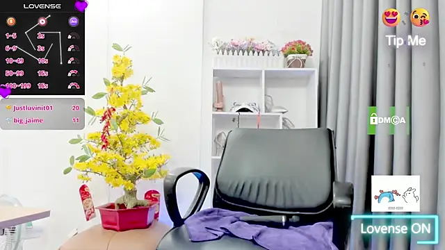 Snapshot of Hali_Sweetgirl chatting on June 11, 2:53 am Hali Sweetgirl online show from June 11, 2:53 am