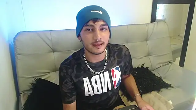 Snapshot of Brunicci chatting on November 14, 7:12 am Brunicci online show from November 14, 7:12 am