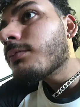 Snapshot of Brunicci chatting on December 17, 6:35 pm Brunicci online show from December 17, 6:35 pm