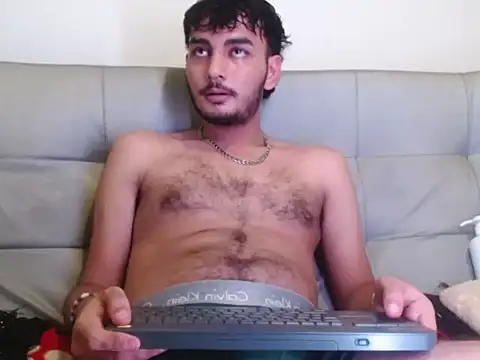 Snapshot of Brunicci chatting on November 28, 9:31 am Brunicci online show from November 28, 9:31 am