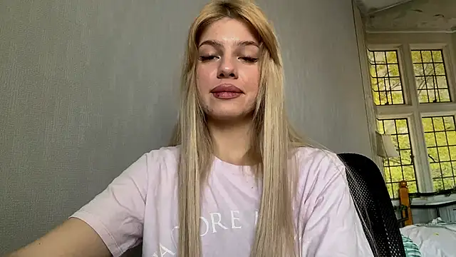 Snapshot of MarielleAdrien chatting on November 15, 8:29 am MarielleAdrien online show from November 15, 8:29 am