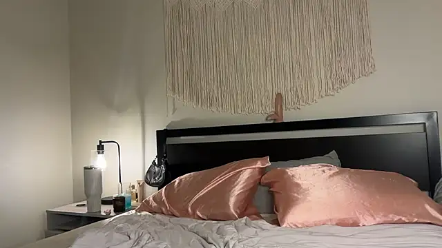 imbellataylor online show from November 18, 2:38 am