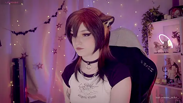 Snapshot of vronnier chatting on November 18, 11:57 am vronnier online show from November 18, 11:57 am