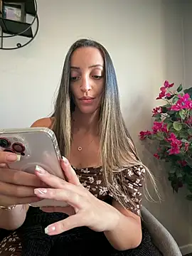 Snapshot of BelleRune chatting on July 15, 5:31 pm BelleRune online show from July 15, 5:31 pm