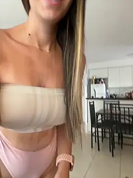 Snapshot of BelleRune chatting on December 3, 9:20 am BelleRune online show from December 3, 9:20 am