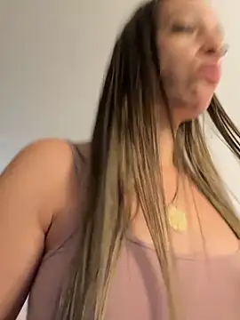 Snapshot of BelleRune chatting on September 22, 10:54 am BelleRune online show from September 22, 10:54 am