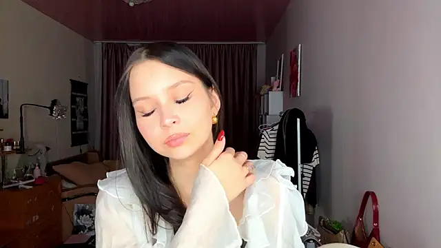 EmmaJonse online show from November 18, 12:30 pm