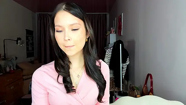 Snapshot of EmmaJonse chatting on November 15, 11:47 am EmmaJonse online show from November 15, 11:47 am