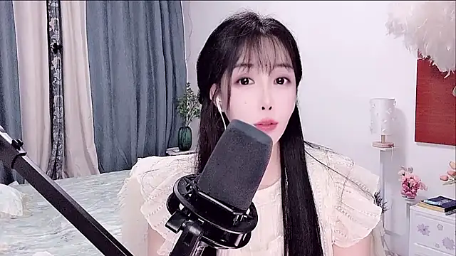 Laura 520 online show from June 17, 12:15 pm