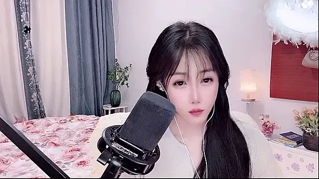 Laura 520 online show from May 30, 12:22 pm