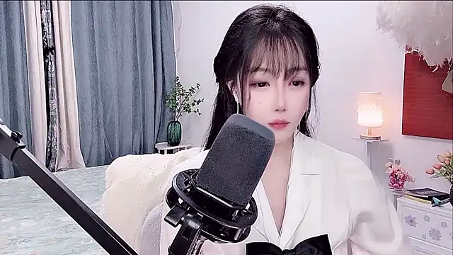 Laura 520 online show from June 20, 1:16 pm