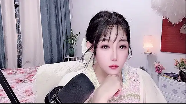 Laura 520 online show from June 4, 11:37 am