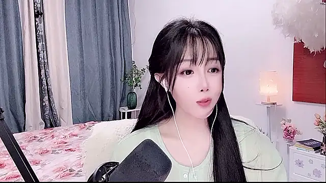 Laura 520 online show from June 3, 11:11 am