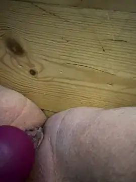 Snapshot of juri2003 chatting on December 3, 7:41 am juri2003 online show from December 3, 7:41 am