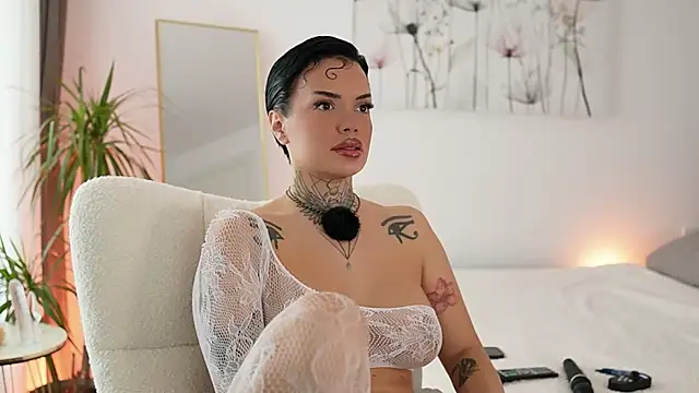 Snapshot of BriannaXmoon chatting on December 1, 11:33 am BriannaXmoon online show from December 1, 11:33 am