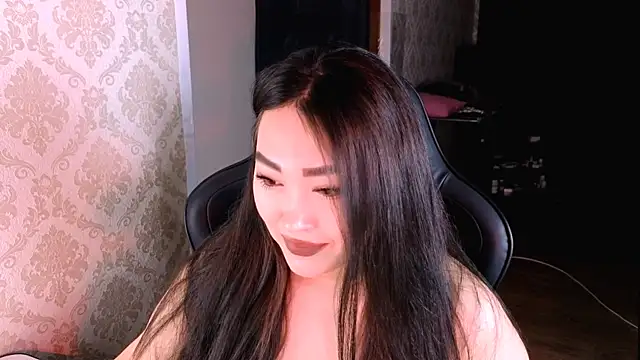 Snapshot of Emma_Uilson chatting on May 6, 1:15 pm Emma Uilson online show from May 6, 1:15 pm