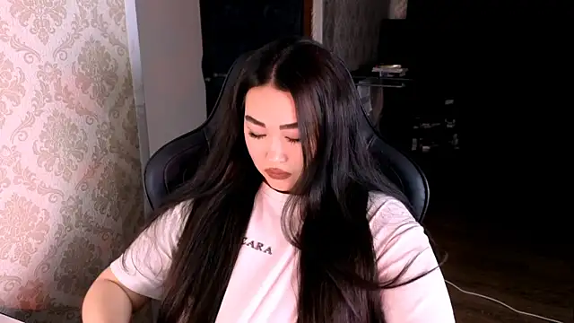 Snapshot of Emma_Uilson chatting on May 16, 11:04 pm Emma Uilson online show from May 16, 11:04 pm