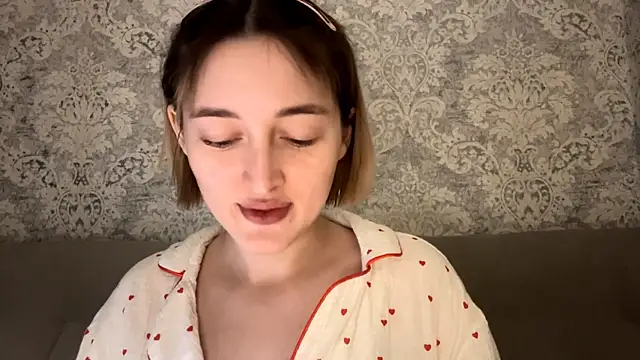 Snapshot of Emily_lyy chatting on January 15, 6:11 pm Emily lyy online show from January 15, 6:11 pm