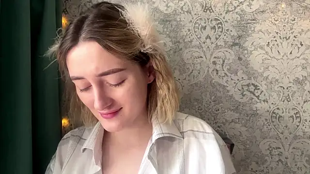 Snapshot of Emily_lyy chatting on November 29, 9:20 am Emily lyy online show from November 29, 9:20 am