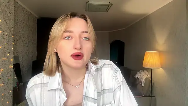 Snapshot of Emily_lyy chatting on November 20, 9:21 am Emily lyy online show from November 20, 9:21 am