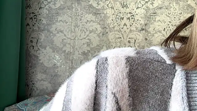 Snapshot of Emily_lyy chatting on December 14, 9:04 am Emily lyy online show from December 14, 9:04 am