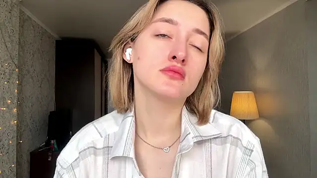 Snapshot of Emily_lyy chatting on November 21, 9:19 am Emily lyy online show from November 21, 9:19 am