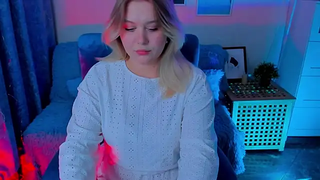 LouiseMous online show from December 3, 10:09 pm