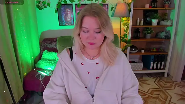 LouiseMous online show from November 30, 10:32 pm