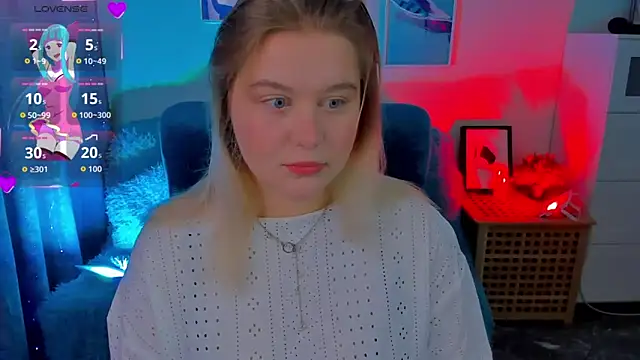 LouiseMous online show from November 26, 9:15 pm