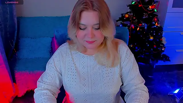 LouiseMous online show from December 17, 10:15 pm