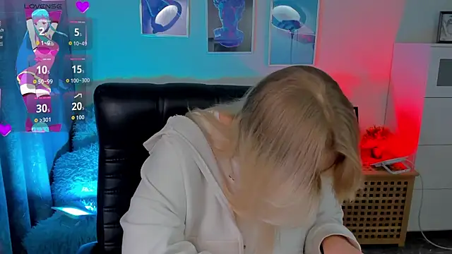 LouiseMous online show from November 24, 10:21 pm