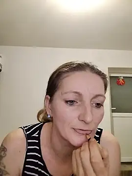 Snapshot of CrazyMaya39 chatting on January 10, 12:28 am CrazyMaya39 online show from January 10, 12:28 am