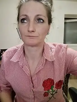 CrazyMaya39 online show from April 14, 9:09 pm