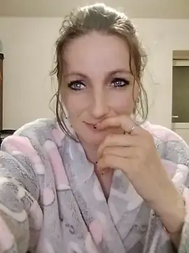 CrazyMaya39 online show from April 18, 9:48 pm