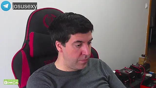 likihot online show from March 6, 9:04 am