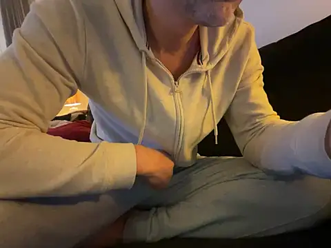 Brandonn1989amateur online show from December 17, 9:42 pm