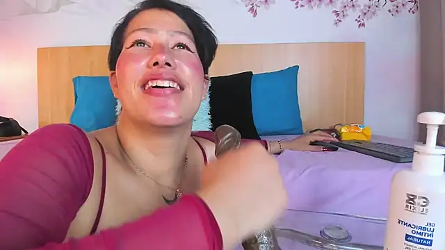 Snapshot of Laura_Torress chatting on July 2, 3:23 am Laura Torress online show from July 2, 3:23 am
