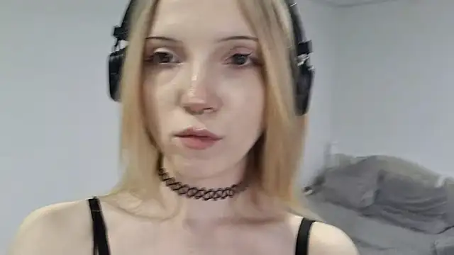 Snapshot of MarcieAragaki chatting on November 16, 1:27 pm MarcieAragaki online show from November 16, 1:27 pm