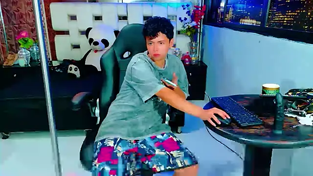 lunabustygirl online show from November 26, 9:20 am