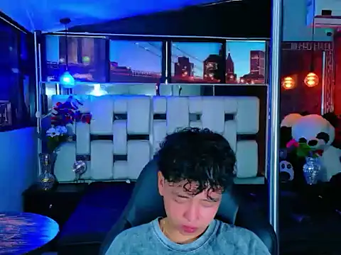 lunabustygirl online show from January 19, 1:15 pm