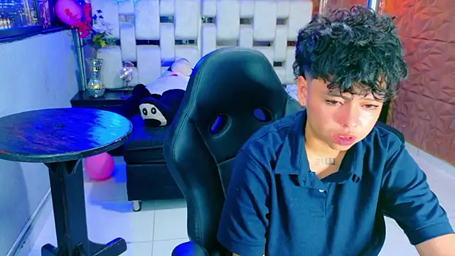 lunabustygirl online show from January 17, 7:12 am