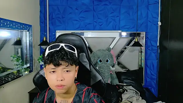 lunabustygirl online show from December 23, 6:45 am