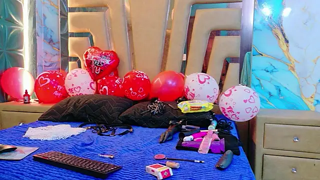 lunabustygirl online show from February 13, 8:20 pm