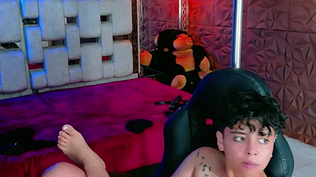 lunabustygirl online show from February 12, 6:35 am