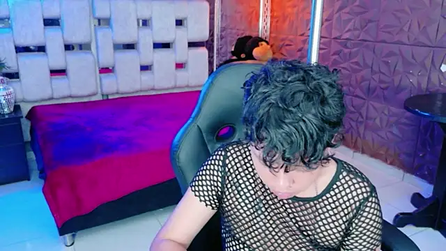 lunabustygirl online show from February 6, 9:22 pm