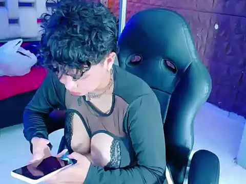 lunabustygirl online show from February 2, 5:12 pm