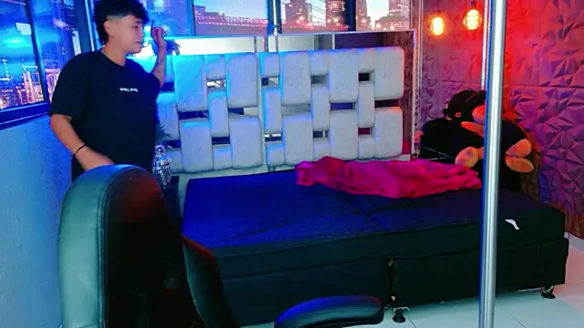 lunabustygirl online show from February 8, 4:37 pm