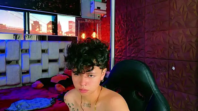 lunabustygirl online show from February 20, 12:51 pm