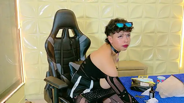 lunabustygirl online show from March 5, 12:07 am